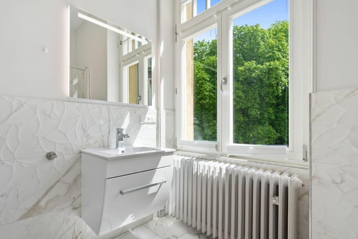 W Shared Bathroom&kitchen In Luxury Villa Lussemburgo